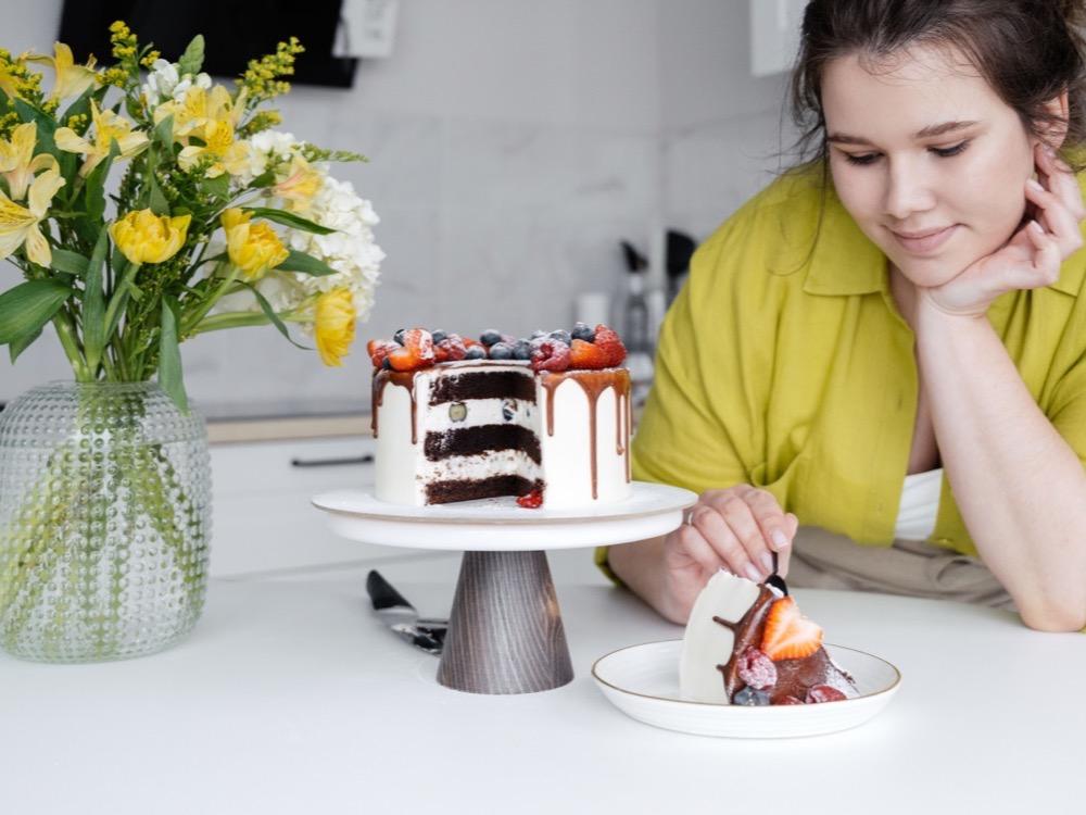 Entenda o que pode ser vontade de comer doce toda hora 