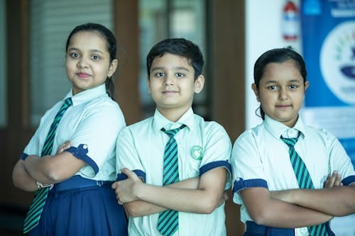 A História dos Uniformes nas Universidades: Do Rigor à Identidade